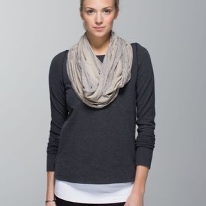 Lululemon Twist & Shout Scarf
Misty Stripe Burnout Cashew Ambient Grey